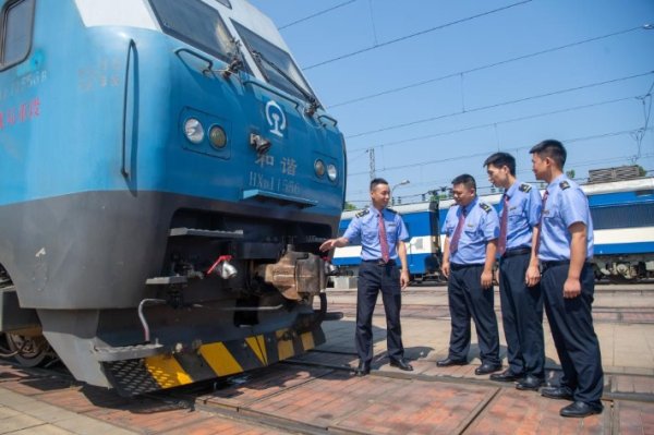 亿润配资 报效祖国&#32;建功西部丨全力跑好“第一棒”——他们以青春守护这条国际物流大通道